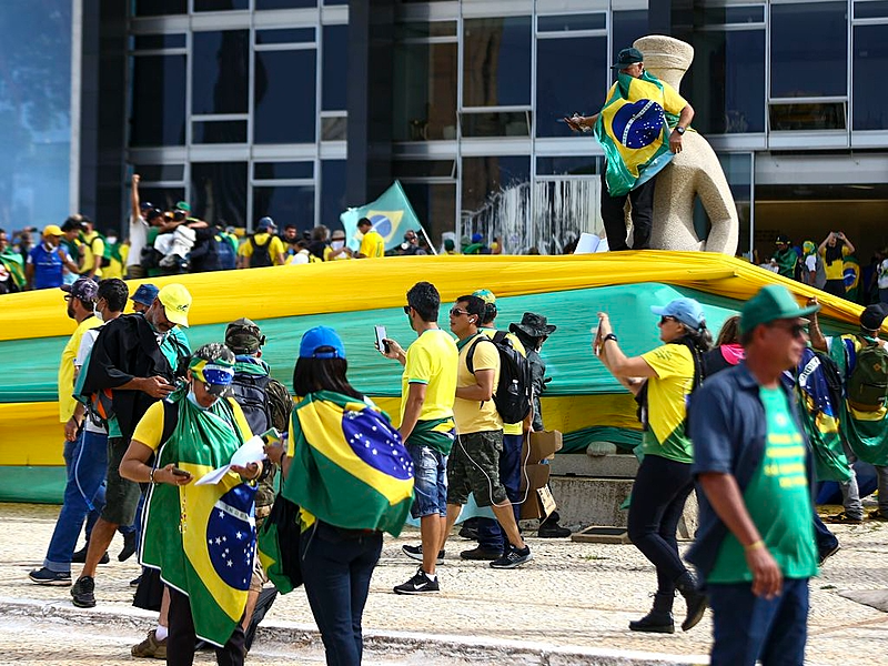 O Brasil Não Pode, Nem Deve Contemporizar Com Golpistas!